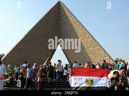 Bildnummer: 56153405  Datum: 06.10.2011  Copyright: imago/Xinhua (111006) -- CAIRO, Oct. 6, 2011 (Xinhua) -- Egyptians celebrate the Egyptian victory of the 6th of October 1973 war, at the Sadat Memorial in Cairo, Egypt, Oct. 6, 2011. (Xinhua/Qin Haishi) EGYPT-CAIRO-OCTOBER 6TH VITORY CELEBRATIONS PUBLICATIONxNOTxINxCHN Gesellschaft Jahrestag Jom Kippur Krieg x0x xtm 2011 quer premiumd      56153405 Date 06 10 2011 Copyright Imago XINHUA  Cairo OCT 6 2011 XINHUA Egyptians Celebrate The Egyptian Victory of The 6th of October 1973 was AT The Sadat Memorial in Cairo Egypt OCT 6 2011 XINHUA Qin Ha Stock Photo