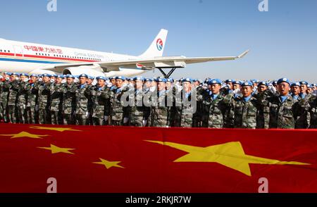 Bildnummer: 56158579  Datum: 06.10.2011  Copyright: imago/Xinhua (111008) -- BEIJING, Oct. 8, 2011 (Xinhua) -- Soldiers and officers of the Chinese People s Liberation Army for the new batch of peace-keeping mission in Lebanon take oath in front of the national flag, at the international airport of Kunming, capital of southwest China s Yunnan Province, Feb. 16, 2009. At present, Asia is playing a significant role in the word which no one can ignore. The emerging economies like China and India, have been the most active growth pole of global economy. Financial Times has said, the shift of econo Stock Photo