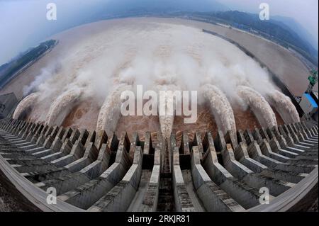 Bildnummer: 56158583  Datum: 06.10.2011  Copyright: imago/Xinhua (111008) -- BEIJING, Oct. 8, 2011 (Xinhua) -- Photo taken on Aug. 13, 2008 shows the Three Gorges Dam in Yichang, central China s Hubei Province. At present, Asia is playing a significant role in the word which no one can ignore. The emerging economies like China and India, have been the most active growth pole of global economy. Financial Times has said, the shift of economic and geopolitical clout towards the East, symbolized by the rise of China, is part of a border movement of capital, innovation and economic muscle to Asia. Stock Photo