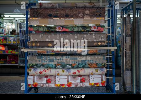 The colorful wrapping paper on display for sale in Singapore. Stockfoto
