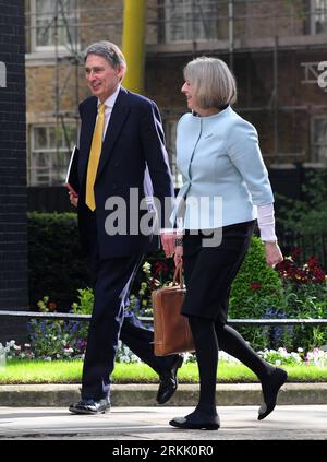 Bildnummer: 56181056  Datum: 13.05.2010  Copyright: imago/Xinhua (111014) -- LONDON, Oct. 14, 2011 (Xinhua) -- File photo taken on May 13, 2010, shows newly appointed British Transport Secretary Philip Hammond (L) and Home Secretary Theresa May arriving at No. 10 Downing Street in London for the first cabinet meeting of the new coalition government. Hammond was named as the new Defense Secretary as Liam Fox resigned earlier the day after days of allegations over his working relationship with his friend Adam Werritty. (Xinhua/Zeng Yi) UK-LONDON-FOX-HAMMOND PUBLICATIONxNOTxINxCHN People Politik Stock Photo