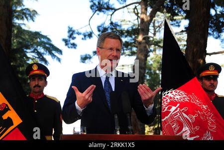 Bildnummer: 56185826  Datum: 16.10.2011  Copyright: imago/Xinhua (111016) -- KABUL, Oct. 16, 2011 (Xinhua) -- German President Christian Wulff speaks during a press conference in Kabul, Afghanistan, Oct. 16, 2011. (Xinhua/Ahmad Massoud) (zf) AFGHANISTAN-GERMANY-WULFF-VISIT PUBLICATIONxNOTxINxCHN People Politik x2x xtm premiumd 2011 quer o0 PK     56185826 Date 16 10 2011 Copyright Imago XINHUA  Kabul OCT 16 2011 XINHUA German President Christian Wulff Speaks during a Press Conference in Kabul Afghanistan OCT 16 2011 XINHUA Ahmad Massoud ZF Afghanistan Germany Wulff Visit PUBLICATIONxNOTxINxCHN Stock Photo