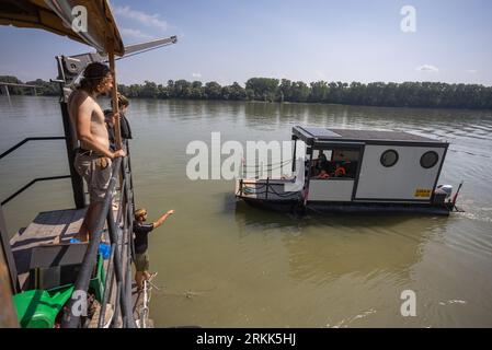 Batina, Croatia. 24th Aug, 2023. Ship Swan is a connection between Batin and Liberland, near Batina, Croatia, on August 24, 2023. Liberland, also known as the Free Republic of Liberland, is an unrecognised micronation in Southeast Europe claiming an uninhabited parcel of disputed land on the western bank of the Danube, between Croatia and Serbia. It was proclaimed on 13 April 2015 by a eurosceptic politician from the Czech Republic Vit Jedlicka. Photo: Davor Javorovic/PIXSELL Credit: Pixsell/Alamy Live News Stockfoto