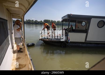Batina, Croatia. 24th Aug, 2023. Ship Swan is a connection between Batin and Liberland, near Batina, Croatia, on August 24, 2023. Liberland, also known as the Free Republic of Liberland, is an unrecognised micronation in Southeast Europe claiming an uninhabited parcel of disputed land on the western bank of the Danube, between Croatia and Serbia. It was proclaimed on 13 April 2015 by a eurosceptic politician from the Czech Republic Vit Jedlicka. Photo: Davor Javorovic/PIXSELL Credit: Pixsell/Alamy Live News Stockfoto