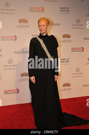 Bildnummer: 56205852 Datum: 21.10.2011 Copyright: imago/Xinhua (111022) -- ABU DHABI, 22. Oktober 2011 (Xinhua) -- die britische Schauspielerin Tilda Swinton nimmt am 21. Oktober 2011 an der Abschlusszeremonie des 10-tägigen, 5. Abu Dhabi Filmfestivals in Abu Dhabi, den Vereinigten Arabischen Emiraten, Teil. (Xinhua/an Jiang) (nxl) VAE-ABU DHABI-FILM FESTIVAL PUBLICATIONxNOTxINxCHN People Film Entertainment xjh x0x Premiere 2011 hoch 56205852 Datum 21 10 2011 Copyright Imago XINHUA Abu Dhabi OCT 22 2011 XINHUA die britische Schauspielerin Tilda Swinton nimmt an der ABSCHLUSSZEREMONIE des 10 Day 5th Abu Dhabi Film Festivals in Abu Dhabi T Teil Stockfoto