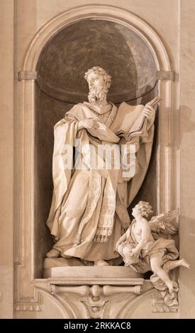 GENUA, ITALIEN - 7. MÄRZ 2023: Die Statue des Heiligen Gregor der große in der Kirche Basilica di Santa Maria Assunta von Diego Carlone (1740). Stockfoto