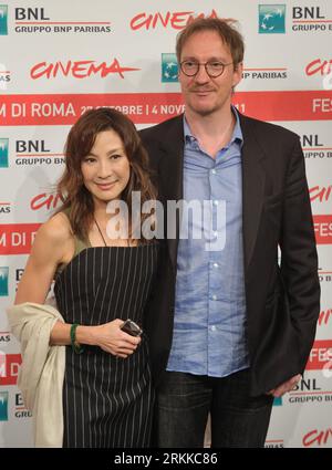 Bildnummer: 56224000  Datum: 27.10.2011  Copyright: imago/Xinhua (111027) -- ROME, Oct. 27, 2011 (Xinhua)-- Actress Michelle Yeoh (L) and actor David Thewlis pose during the photo-call for the film The Lady at the 6th International Rome Film Festival in Rome, Italy, Oct. 27, 2011. The Lady by Luc Besson opened the 6th International Rome Film Festival on Thursday. (Xinhua/Wang Qingqin) (wf) ITALY-ROME-FILM FESTIVAL- THE LADY -LUC BESSON PUBLICATIONxNOTxINxCHN People Film Kultur Entertainment Filmfestival x0x xtm 2011 hoch      56224000 Date 27 10 2011 Copyright Imago XINHUA  Rome OCT 27 2011 XI Stock Photo