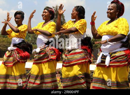 Bildnummer: 56245559  Datum: 08.03.2011  Copyright: imago/Xinhua (111103) -- KAMPALA, Nov. 3, 2011 (Xinhua) -- File photo taken on March 8, 2011 shows local entertainers perform the traditional Bakisimba dance at the event celebrating the International Women s Day in Kampala, capital of Uganda. Uganda on Nov. 2 warmly welcomed with great excitement the news of being selected the world s tourist destination for the year 2012 by Lonely planet , an international publisher of the world largest travel guidebook and digital media. (Xinhua/Yuan Qing) (lr) UGANDA-LONELY PLANET-TOURIST DESTINATION FOR Stock Photo