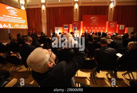 Bildnummer: 56260391  Datum: 08.11.2011  Copyright: imago/Xinhua (111108) -- PRAGUE, Nov. 8, 2011 (Xinhua) --A delegate takes pictures while attending the China Investment Forum, in Prague, capital of the Czech Republic, on Nov. 8, 2011. The forum attracted about 200 governmental officials, scholars and enterprise senior administrators from the two countries to discuss the future of the consumer finance market in China, the sustainable development of the automotive industry, trade & investment between China and central-eastern Europe. (Xinhua)(zcc) CZECH-PRAGUE-CHINA INVESTMENT FORUM PUBLICATI Stock Photo