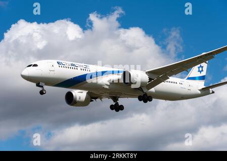 El Al Israel Airlines Boeing 787-9 Dreamliner Jet Airliner Flieger 4X-EDE im Finale landen am London Heathrow Airport, UK. Israelischer Jet namens bat Yam Stockfoto