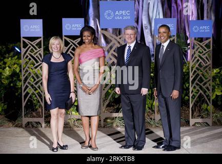 (111113) -- HONOLULU, Nov. 12, 2011 (Xinhua) -- U.S. President Barack Obama (1st R) and First Lady Michelle Obama (2nd L) greet Canada s Prime Minister Stephan Harper and his wife Laureen Harper for APEC Leaders Dinner in Honolulu, Hawaii, the United States, Nov. 12, 2011. (Xinhua/Zhang Jun) (qs) U.S.-HAWAII-HONOLULU-APEC-DINNER PUBLICATIONxNOTxINxCHN Stock Photo