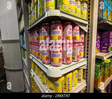 Cans of Swoon brand Barbie themed pink lemonade, monk-fruit sweetened zero-sugar in a supermarket in New York on Wednesday, August 16, 2023. (© Richard B. Levine) Stock Photo