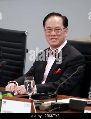 Bildnummer: 56279719 Datum: 13.11.2011 Copyright: imago/Xinhua (111114) -- HONOLULU, 14. November 2011 (Xinhua) -- Donald Tsang, Chief Executive der Sonderverwaltungsregion Hongkong (SAR) in China, nimmt am 13. November 2011 an der ersten Sitzung des 19. informellen Vorstandstreffens für die asiatisch-pazifische wirtschaftliche Zusammenarbeit (APEC) in Honolulu, Hawaii, USA, Teil. (Xinhua/Ju Peng) (zkr) U.S.-HONOLULU-APEC-LEADERSHIP MEETING-DONALD TSANG PUBLICATIONxNOTxINxCHN People Politik APEC Gipfeltreffen Wirtschaftsgipfel Asiatisch Pazifisch Porträt xjh x0x Premiere 2011 hoch o0 Wirtschaftsforum Stockfoto