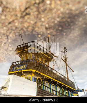 Port Dziwnów - Fischerboote im Hafen Stockfoto