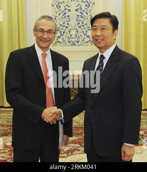 Bildnummer: 56297015  Datum: 18.11.2011  Copyright: imago/Xinhua (111118) -- BEIJING, Nov. 18, 2011 (Xinhua) -- Li Yuanchao (R), a member of the Political Bureau of the Communist Party of China (CPC) Central Committee and also head of the Organization Department of the CPC Central Committee, shakes hands with John Podesta, head of the delegation of the Center for American Progress, a U.S. think tank, in Beijing, capital of China, Nov. 18, 2011. (Xinhua/Rao Aimin) (zhs) CHINA-U.S.-BEIJING-LI YUANCHAO-PODESTA-MEET (CN) PUBLICATIONxNOTxINxCHN People Politik x0x xtm 2011 quadrat premiumd      5629 Stock Photo