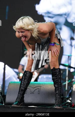 Amy Taylor, Leadsängerin von Amyl and the Sniffers, tritt in All Points East, Victoria Park, East London auf. Bilddatum: Freitag, 25. August 2023. Stockfoto