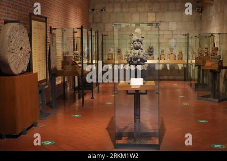 Die Architektur des ehemaligen Convento von Santo Domingo de Guzman, Oaxaca. Zimmer mit präkolumbianischen Werken im Cultures Museum, Oaxaca Mexico. Stockfoto