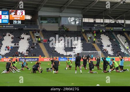 Hull players warming up uring the Sky Bet Championship match Hull City vs Bristol City at MKM Stadium, Hull, United Kingdom, 25th August 2023  (Photo by Alfie Cosgrove/News Images) Stock Photo