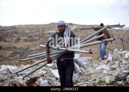 Bildnummer: 56429754  Datum: 24.11.2011  Copyright: imago/Xinhua (111124) -- BIET HANENA, Nov. 24, 2011 (Xinhua) -- A Palestinian man carries remains of his destroyed house in the West Bank village of Biet Hanena near the city of Ramallah, on Nov. 24, 2011. Israeli troops demolished four houses of Bedouin residents in the West Bank under the pretext of not having building permits on Thursday.(Xinhua/Fadi Arouri)(wn) MIDEAST-WEST BANK-DEMOLISHMENT PUBLICATIONxNOTxINxCHN Politik Gesellschaft Westjordanland Nahostkonflikt Zerstörung Wohnhaus xjh x0x premiumd 2011 quer      56429754 Date 24 11 201 Stock Photo