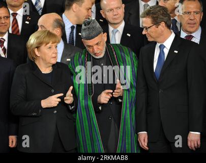 Bildnummer: 56623127  Datum: 05.12.2011  Copyright: imago/Xinhua (111205) -- BONN, Dec. 5, 2011 (Xinhua) -- German Chancellor Angela Merkel, Afghan President Hamid Karzai and German Foreign Minister Guido Westerwelle (from L to R) talk during the group photo session at the International Afghanistan Conference in Bonn, Germany, December 5, 2011. (Xinhua/Ma Ning) (ypf) GERMANY-BONN-INTERNATIONAL AFGHANISTAN CONFERENCE PUBLICATIONxNOTxINxCHN People Politik Afghanistan Konferenz Afghanistankonferenz Sicherheitskonferenz x0x xst premiumd 2011 quer Highlight      56623127 Date 05 12 2011 Copyright I Stock Photo