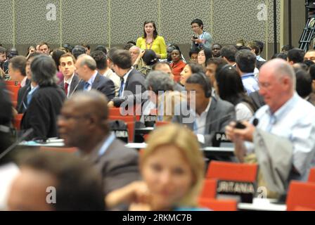 Bildnummer: 56675506  Datum: 09.12.2011  Copyright: imago/Xinhua (111209) -- DURBAN (SOUTH AFRICA), Dec. 9, 2011 (Xinhua) -- Abigail Borah (Rear), a New Jersey resident, delivers a speech at the closing plenary of the Durban climate change negotiations in Durban, South Africa, on Dec. 8, 2011. After nearly two weeks of stalled progress at the United Nations climate change conference in South Africa, the young American attracted high attention by calling for a real, science-based climate treaty on Thursday. Abigail Borah delivered the speech calling for an urgent path towards a fair and binding Stock Photo