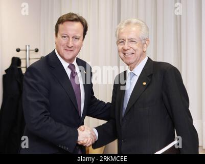 Bildnummer: 56676290  Datum: 08.12.2011  Copyright: imago/Xinhua (111208) -- BRUSSELS, Dec. 8, 2011 (Xinhua) -- UK s Prime Minister David Cameron (L) meets with Italian Prime Minister Mario Monti ahead of the EU summit at the EU headquarters in Brussels, capital of Belgium on Dec. 8, 2011. (Xinhua/POOL/Reuters/Sebastian Pirlet) (yt) BELGIUM-BRUSSELS-EU-SUMMIT PUBLICATIONxNOTxINxCHN People Politik EU Gipfel Finanzkrise Wirtschaftskrise Eurogipfel Euro x0x xtm 2011 quer premiumd      56676290 Date 08 12 2011 Copyright Imago XINHUA  Brussels DEC 8 2011 XINHUA UK S Prime Ministers David Cameron l Stock Photo