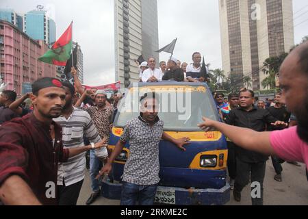 Dhaka Bangladesch 25. August 2023.Mitglieder des ständigen Komitees der Partei, Mirza Abbas, und andere Führer und Aktivisten nahmen an dem schwarzen marsch Teil Stockfoto