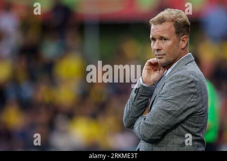 Venlo, Netherlands. 25th Aug, 2023. VENLO, NETHERLANDS - AUGUST 25: Head Coach Rick Kruys of VVV Venlo looks on during the Dutch Keuken Kampioen Divisie match between VVV Venlo and Jong FC Utrecht at Covebo Stadion - De Koel on August 25, 2023 in Venlo, Netherlands. (Photo by Broer van den Boom/Orange Pictures) Credit: Orange Pics BV/Alamy Live News Stockfoto