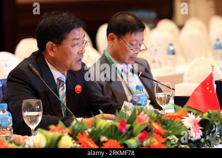 Bildnummer: 56696684  Datum: 14.12.2011  Copyright: imago/Xinhua (111214) -- PHNOM PENH, Dec. 14, 2011 (Xinhua) -- Yang Zan (L), deputy director general of China s Transport Ministry s International Cooperation Department, speaks during the 10th ASEAN-China senior transport officials meeting in Phnom Penh, Cambodia, on Dec. 14, 2011. The meeting kicked off here on Wednesday, focusing on ASEAN-China maritime consultation mechanism, ASEAN-China air transport agreement, and joint ASEAN-China activities for 2012.(Xinhua/Philong Sovan) (dtf) CAMBODIA-PHNOM PENH-ASEAN-CHINA-MEETING PUBLICATIONxNOTxI Stock Photo