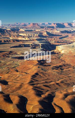 Buttes, Schluchten und Tafelbergen von Green River Overlook, Inseln im Stadtteil Himmel, Canyonlands National Park, in der Nähe von Moab, Utah, USA Stockfoto