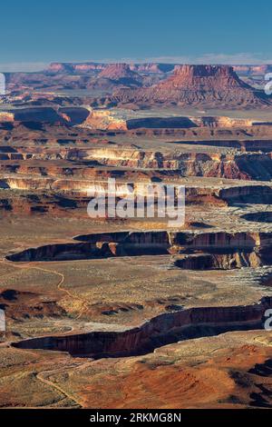 Buttes, Schluchten und Tafelbergen von Green River Overlook, Inseln im Stadtteil Himmel, Canyonlands National Park, in der Nähe von Moab, Utah, USA Stockfoto