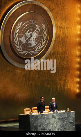 Bildnummer: 56777843  Datum: 22.12.2011  Copyright: imago/Xinhua (111222) -- NEW YORK, Dec. 22, 2011 (Xinhua) -- Nassir Abdulaziz Al-Nasser (L), president of the 66th General Assembly of the United Nations, holds a one-minute silence to mourn the death of Kim Jong Il, leader of the Democratic People s Republic of Korea (DPRK), before the Second Committee of the UN General Assembly begins a meeting at the UN Headquarters in New York on Thursday afternoon. (Xinhua/Shen Hong) UN-KIM JONG IL-MOURN PUBLICATIONxNOTxINxCHN People Politik xda x0x premiumd 2011 hoch     56777843 Date 22 12 2011 Copyrig Stock Photo