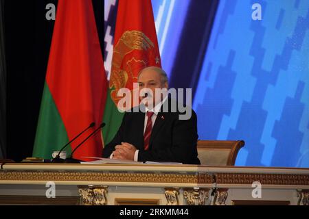 Bildnummer: 56784631  Datum: 23.12.2011  Copyright: imago/Xinhua (111223) -- MINSK, Dec. 23, 2011 (Xinhua) -- Belarusian President Alexander Lukashenko speaks at a press conference in Minsk, Belarus, Dec. 23, 2011. Lukashenko said on Friday that Belarus and China are going to create a big industrial park near the Belarusian capital. (Xinhua/Sun Ping) BELARUS-MINSK-LUKASHENKO-CHINA PUBLICATIONxNOTxINxCHN People Politik xdp x0x 2011 quer premiumd      56784631 Date 23 12 2011 Copyright Imago XINHUA  Minsk DEC 23 2011 XINHUA  President Alexander Lukashenko Speaks AT a Press Conference in Minsk Be Stockfoto