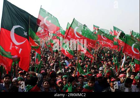 Bildnummer: 56786026  Datum: 25.12.2011  Copyright: imago/Xinhua (111226) -- KARACHI, Dec. 26, 2011 (Xinhua) -- Supporters of Pakistani former cricketer-turned-politician Imran Khan gather for a public rally in southern Pakistani port city of Karachi on Dec. 25, 2011. Over 100,000 rallied in support of Pakistani cricket legend and opposition politician Imran Khan in the southern city of Karachi. (Xinhua/Masroor) (yc) PAKISTAN-POLITICS-KHAN-RALLY PUBLICATIONxNOTxINxCHN Gesellschaft Politik Demo Protest x1x xst premiumd 2011 quer      56786026 Date 25 12 2011 Copyright Imago XINHUA  Karachi DEC Stock Photo