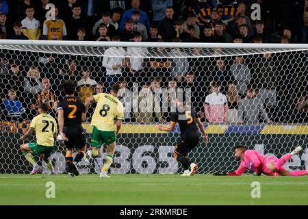 Bristol City's Nahki Wells (left) scores their sides first goal during the Sky Bet Championship match at the MKM Stadium, Hull. Picture date: Friday August 25, 2023. Stock Photo