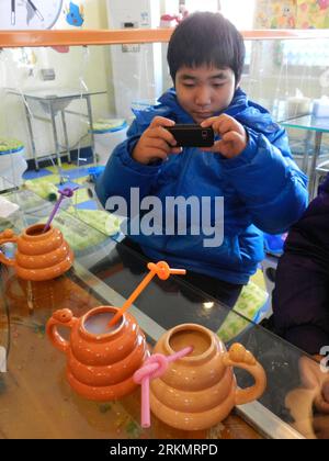 Bildnummer: 56802798  Datum: 02.01.2012  Copyright: imago/Xinhua (120103) -- BEIJING, Jan. 3, 2012 (Xinhua) -- A boy takes photos at a toilet-themed restaurant in Beijing, capital of China, on Jan. 2, 2012. The restaurant is decorated as a washroom, where closestool-shaped containers are used. (Xinhua) (wqc) CHINA-BEIJING-TOILET-THEMED RESTAURANT(CN) PUBLICATIONxNOTxINxCHN Gesellschaft Wirtschaft Gastronomie Restaurant Toilette Kurios Komik premiumd xbs x0x 2012 hoch      56802798 Date 02 01 2012 Copyright Imago XINHUA  Beijing Jan 3 2012 XINHUA a Boy Takes Photos AT a Toilet themed Restaurant Stock Photo