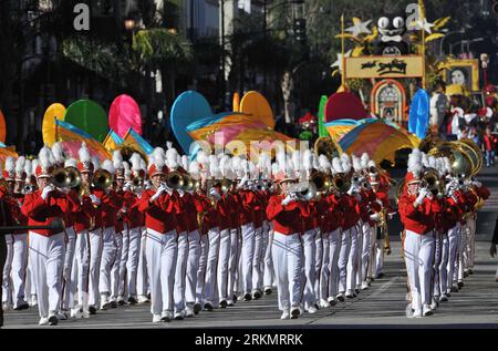 Bildnummer: 56802782 Datum: 02.01.2012 Copyright: imago/Xinhua (120102) -- CALIFORNIA, 2. Januar 2012 (Xinhua) -- Nehmen Sie an der jährlichen Rose Parade in Pasadena, Kalifornien, USA, am 2. Januar 2012 Teil. (Xinhua/Yang Lei) US-CALIFORNIA-PARADE-ROSE PUBLICATIONxNOTxINxCHN Gesellschaft USA Rose Parade Umzug xbs x0x 2012 quer Premiere 56802782 Datum 02 01 2012 Copyright Imago XINHUA California Jan 2 2012 XINHUA Nehmen Sie an der jährlichen Rosenparade in Pasadena California The United States AM 2. Januar 2012 Teil XINHUA Yang Lei U.S. California Parade Rose PUBLICATIONxNOTxINxCHN Society USA Rose Pa Stockfoto