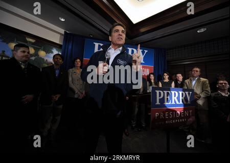 Bildnummer: 56802831 Datum: 02.01.2012 Copyright: imago/Xinhua (120103) -- DES MOINES, 3. Januar 2012 (Xinhua) -- DER republikanische Präsidentschaftskandidat Rick Perry spricht während einer Wahlkampfveranstaltung in Perry, Iowa, 2. Januar 2012. Als der erste Wettbewerb für die Republikanische Partei naht, um ihren Präsidentschaftskandidaten zu nominieren, machen die Hoffnungsträger der Grand Old Party (GOP) am 3. Januar in Iowa ihren letzten Sprung in Richtung der Kaukusse. (Xinhua/Zhang Jun) (wn) U.S.-IOWA-GOP CAUCUS-RICK PERRY PUBLICATIONxNOTxINxCHN People Politik USA Wahl Wahlkampf Republikaner Premiere xbs x0x 2012 quer 56802831 Stockfoto