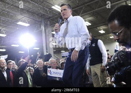 Bildnummer: 56802830  Datum: 02.01.2012  Copyright: imago/Xinhua (120103) -- DES MOINES, Jan. 3, 2012 (Xinhua) -- U.S. Republican presidential candidate Mitt Romney speaks during a campaign rally in Clive, outside Des Moines, capital of Iowa, Jan. 2, 2012. As the first contest for the U.S. Republican Party to nominate its presidential candidate draws near, hopefuls of the Grand Old Party (GOP) are making their final dash towards the caucuses on Jan. 3 in Iowa. (Xinhua/Zhang Jun) (wn) U.S.-IOWA-GOP CAUCUS-MITT ROMNEY PUBLICATIONxNOTxINxCHN People Politik USA Wahl Wahlkampf Republikaner premiumd Stock Photo