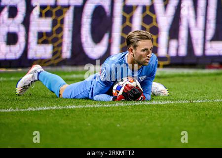 Venlo, Niederlande. 25. August 2023. VENLO, NIEDERLANDE - AUGUST 25: Torhüter Jan de Boer von VVV-Venlo fing den Ball beim niederländischen Keuken Kampioen Divisie-Spiel zwischen VVV Venlo und Jong FC Utrecht im Covebo Stadion - de Koel am 25. August 2023 in Venlo, Niederlande. (Foto: Broer van den Boom/Orange Pictures) Credit: Orange Pics BV/Alamy Live News Stockfoto