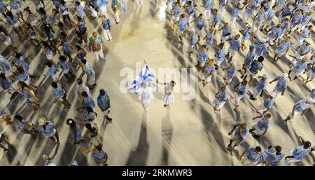 Bildnummer: 56845297  Datum: 08.01.2012  Copyright: imago/Xinhua (120109) -- RIO DE JANEIRO, Jan. 9, 2012 (Xinhua) -- Beija-flor samba school attend the rehearsal at Sambadrome in Rio de Janeiro, Brazil, on Jan. 8, 2012. The technical rehearsals of Rio Samba Parade 2012 kicked off here today. The 2012 Rio Carnival is to be held from Feb. 18 to 21. (Xinhua/Weng Xinyang) (lr) BRAZIL-RIO DE JANEIRO-SAMBA REHEARSAL PUBLICATIONxNOTxINxCHN Gesellschaft Karneval Sambaschule Tanz Probe xjh x0x premiumd 2012 quer      56845297 Date 08 01 2012 Copyright Imago XINHUA  Rio de Janeiro Jan 9 2012 XINHUA Bei Stock Photo