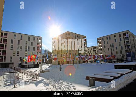 Bildnummer: 56863122  Datum: 11.01.2012  Copyright: imago/Xinhua (120111) -- INNSBRUCK, Jan. 11, 2012 (Xinhua) -- Flags are hang in the center of 2012 Youth Olympic Village in Innsbruck, Austria, Jan. 11, 2012. The opening ceremony of the 1st Youth Olympic Winter Games will kick off on Jan. 13 here. (Xinhua/Bai Xuefei) AUSTRIA-INNSBRUCK-2012 YOUTH OLYMPIC WINTER GAMES-VILLAGE PUBLICATIONxNOTxINxCHN Gesellschaft xns x2x 2012 quer YOG OS Youth Games Jugendspiele Jugend Spiele Winter Winterspiele Olympisches Dorf Sonne Gegenlicht     56863122 Date 11 01 2012 Copyright Imago XINHUA  Innsbruck Jan Stock Photo