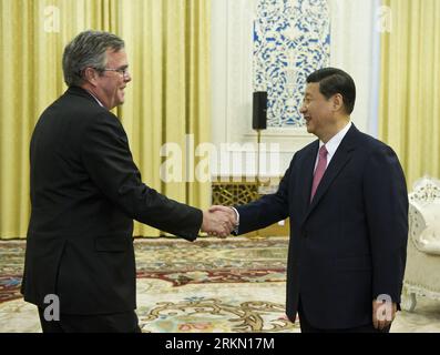 Bildnummer: 56903383  Datum: 17.01.2012  Copyright: imago/Xinhua (120117) -- BEIJING, Jan. 17, 2012 (Xinhua) -- Chinese Vice President Xi Jinping (R) shakes hands with Jeb Bush (L), former Governor of Florida, the United States, at the Great Hall of the in Beijing, capital of China, Jan. 17, 2012. (Xinhua/Li Xueren) (lmm) CHINA-XI JINPING-U.S.-JEB BUSH-MEETING (CN) PUBLICATIONxNOTxINxCHN People Politik premiumd xbs x0x 2012 quer      56903383 Date 17 01 2012 Copyright Imago XINHUA  Beijing Jan 17 2012 XINHUA Chinese Vice President Xi Jinping r Shakes Hands With Jeb Bush l Former Governor of Fl Stock Photo