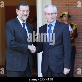 Bildnummer: 56903793  Datum: 17.01.2012  Copyright: imago/Xinhua (120118) -- MADRID, Jan. 18, 2012 (Xinhua) -- Spanish Prime Minister Mariano Rajoy (L) shakes hand with European Council President Van Rompuy at Moncloa Palace in Madrid, Spain, Jan. 17, 2012. European Council President Herman Van Rompuy paid an official visit to Spain Tuesday. (Xinhua/Ginnette Riquelme) (lfj)   PUBLICATIONxNOTxINxCHN People Politik premiumd xbs x1x 2012 quadrat     56903793 Date 17 01 2012 Copyright Imago XINHUA  Madrid Jan 18 2012 XINHUA Spanish Prime Ministers Mariano Rajoy l Shakes Hand With European Council Stock Photo