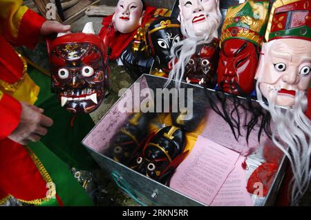 Bildnummer: 56988079  Datum: 30.01.2012  Copyright: imago/Xinhua (120131) -- NANFENG, Jan. 31, 2012 (Xinhua) -- An actor settles masks used for traditional Nuo dance performance in Nanfeng County, east China s Jiangxi Province, Jan. 30, 2012. Nuo , a sacrificial ritual that is staged at the beginning of the Chinese Lunar New Year to expel evil spirits and pray for blessings and good harvests, is popular in some regions of China. (Xinhua/Wan Xiang) (ry) CHINA-JIANGXI-TRADITIONAL NUO DANCE (CN) PUBLICATIONxNOTxINxCHN Gesellschaft Kultur Tradition Neujahr xda x1x 2012 quer  o0 Objekte  Maske Stock Photo