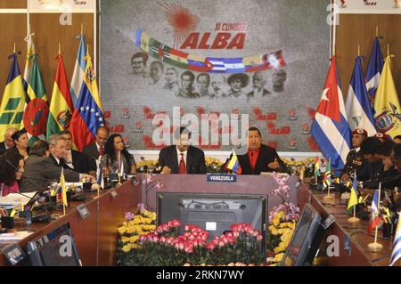 Bildnummer: 57018838  Datum: 05.02.2012  Copyright: imago/Xinhua (120206) -- CARACAS, Feb. 6, 2012 (Xinhua) -- Venezuela s President Hugo Chavez (C) addresses a meeting of the Bolivarian Alliance of the of Latin America (ALBA) at the Miraflores Palace in Caracas, capital of Venezuela, on Feb. 5, 2012. Presidents and top officials from 11 Latin American countries on Sunday called on organizers of the upcoming Summit of the Americas in April to ensure that Cuba will be invited on equal terms with all other nations in the region. (Xinhua/ABI) (ce) (lr) VENEZUELA-CARACAS-ALBA PUBLICATIONxNOTxINxCH Stock Photo