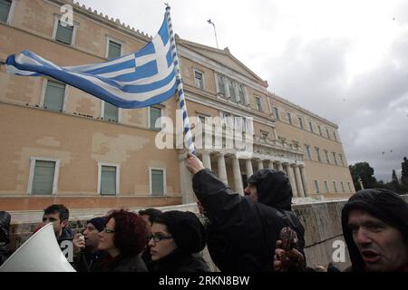 Bildnummer: 57027304  Datum: 07.02.2012  Copyright: imago/Xinhua (120207) -- ATHENS, Feb. 7, 2012 (Xinhua) -- Protesters demonstrate during the 24-hour strike in Athens, Greece, on Feb. 7, 2012. Greece was paralyzed on Tuesday by a 24-hour nationwide general strike called by labour unions, as Prime Minister LucasxPapademos and leaders backing his transitional government meet to decide on a new bailout to prevent a default in March. (Xinhua/Marios Lolos) (cl) GREECE-GENERAL STRIKE-DEMONSTRATION PUBLICATIONxNOTxINxCHN Politik Demo Protest Streik Generalstreik premiumd xns x1x 2012 quer     57027 Stock Photo