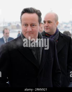 Bildnummer: 57043552 Datum: 09.02.2012 Copyright: imago/Xinhua (120209) -- STOCKHOLM, 9. Februar 2012 (Xinhua) -- der britische Premierminister David Cameron kommt am 9. Februar 2012 zum zweiten Northern Future Forum in Stockholm, Schweden. Die Ministerpräsidenten der nordischen und baltischen Länder sowie Großbritanniens treffen sich hier am Donnerstag auf dem zweiten Northern Future Forum, um gemeinsame soziale Herausforderungen zu erörtern. (Xinhua/Liu Yinan) (cl) (KORREKTUR)SCHWEDEN-STOCKHOLM-NORTHERN FUTURE FORUM PUBLICATIONxNOTxINxCHN People Politik x0x xst 2012 hoch 57043552 Datum 09 02 2012 Copyright Imago XINHUA Stockholm Feb Stockfoto