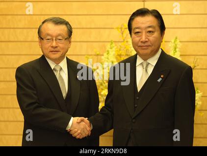 Bildnummer: 57050903  Datum: 10.02.2012  Copyright: imago/Xinhua (120210) -- TOKYO, Feb. 10, 2012 (Xinhua) -- Japanese Prime Minister Yoshihiko Noda (R) shakes hands with newly appointed minister in charge of disaster management Masaharu Nakagawa in Tokyo, Japan, Feb. 10, 2012. Yoshihiko Noda appointed Masaharu Nakagawa, former education, culture, sports, science and technology minister, as minister in charge of disaster management on Thursday. (Xinhua/kenichiro Seki) (lyx) JAPAN-TOKYO-NEW MINISTER IN CHARGE OF DISASTER MANAGEMENT PUBLICATIONxNOTxINxCHN People Politik premiumd xns x0x 2012 que Stock Photo