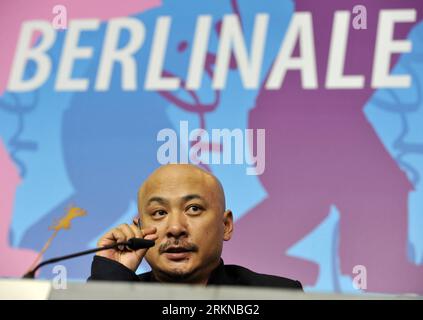 (120215) -- BERLIN, Feb. 15, 2012 (Xinhua) -- Chinese director Wang Quan an speaks during the press conference while promoting his movie Bai Lu Yuan at the 62nd Berlinale film festival in Berlin, capital of Germany, on Feb. 15, 2012. The flim will vie for the Golden Bear top prize at the Berlinale film festival. (Xinhua/Ma Ning) (zl) GERMANY-BERLINALE FILM FESTIVAL-BAI LU YUAN PUBLICATIONxNOTxINxCHN   120215 Berlin Feb 15 2012 XINHUA Chinese Director Wang Quan to Speaks during The Press Conference while Promoting His Movie Bai Lu Yuan AT The 62nd Berlinale Film Festival in Berlin Capital of Ge Stock Photo